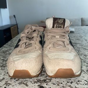 Women New Balances size 6